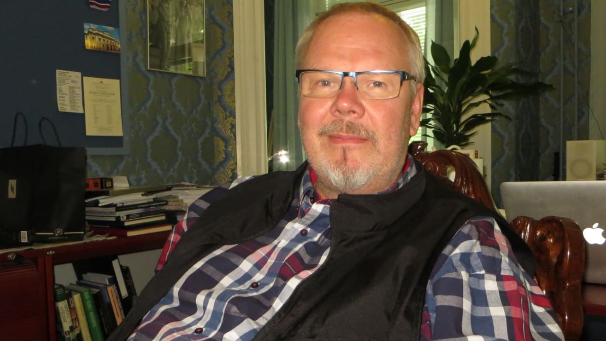 Savonlinnan Oopperajuhlien taiteellien johtaja Jorma Silvasti.