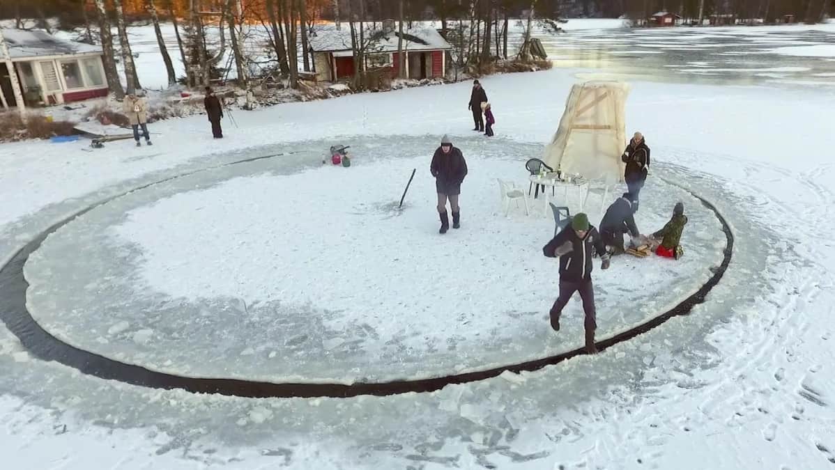 Janne Käpylehdon ensimmäinen jääkaruselli syntyi loppiaisviikonloppuna Lohjan Kirmusjärvelle.