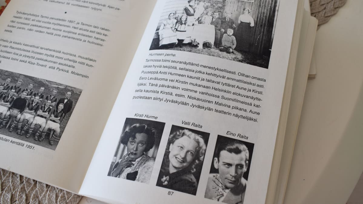 avoinna oleva kirja, missä kuvia ja tekstiä