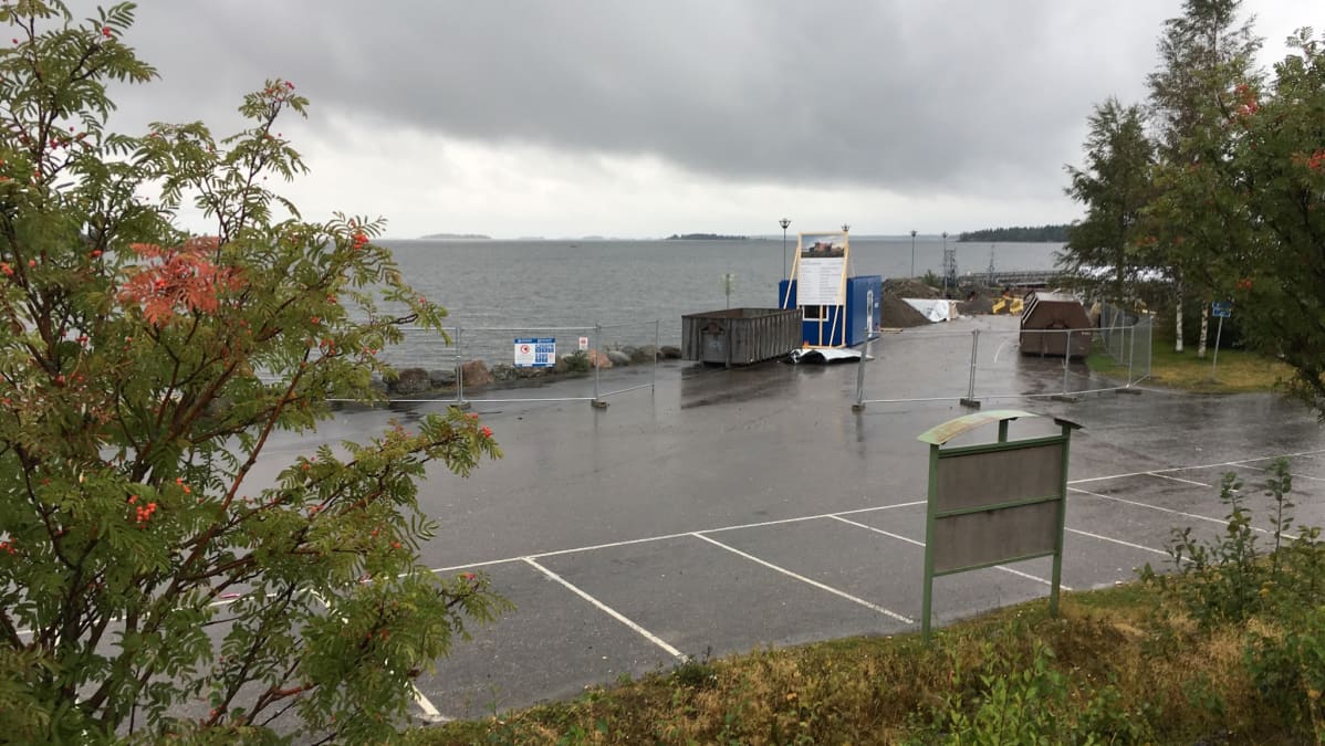 Merten talon työmaa Raippaluodon sillan kupeessa.
