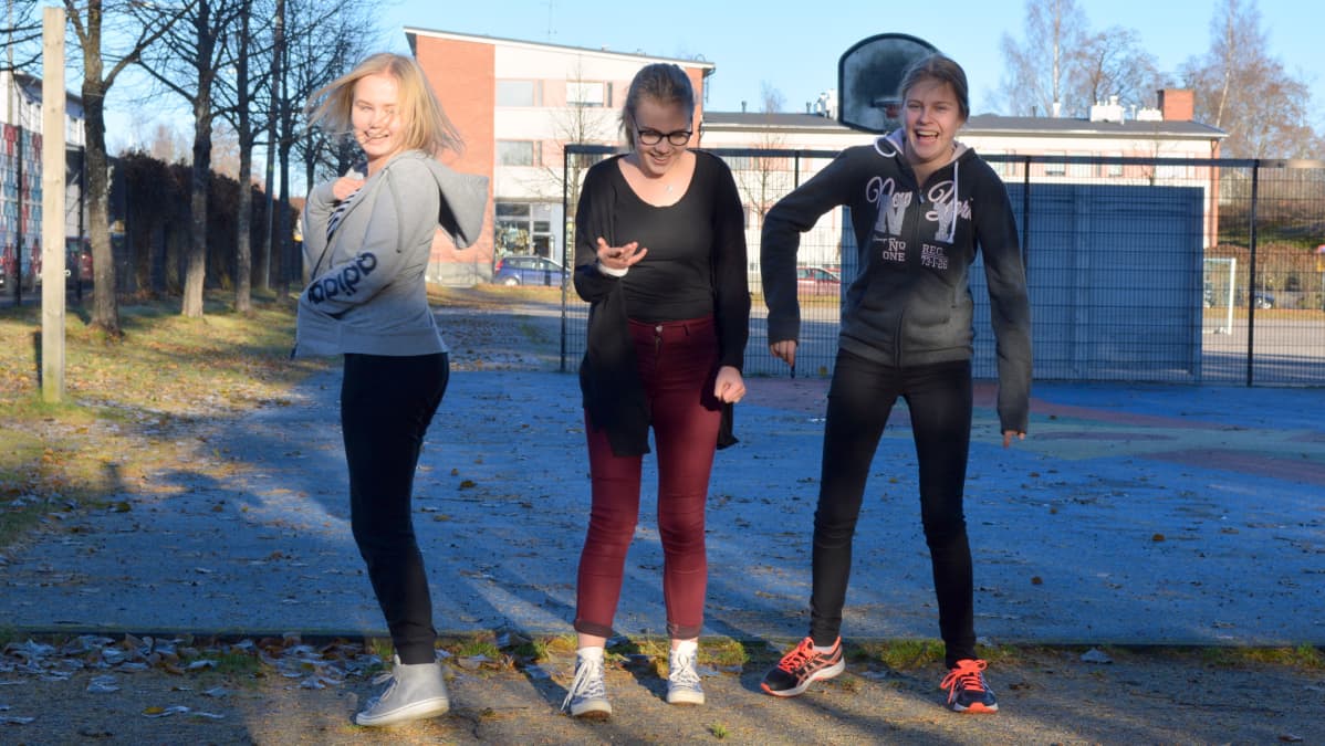 Emma Turunen, Iisa Kämppi ja Aino-Sofia Viljakainen. Mikkeliläiset seitsemäsluokkalaiset.