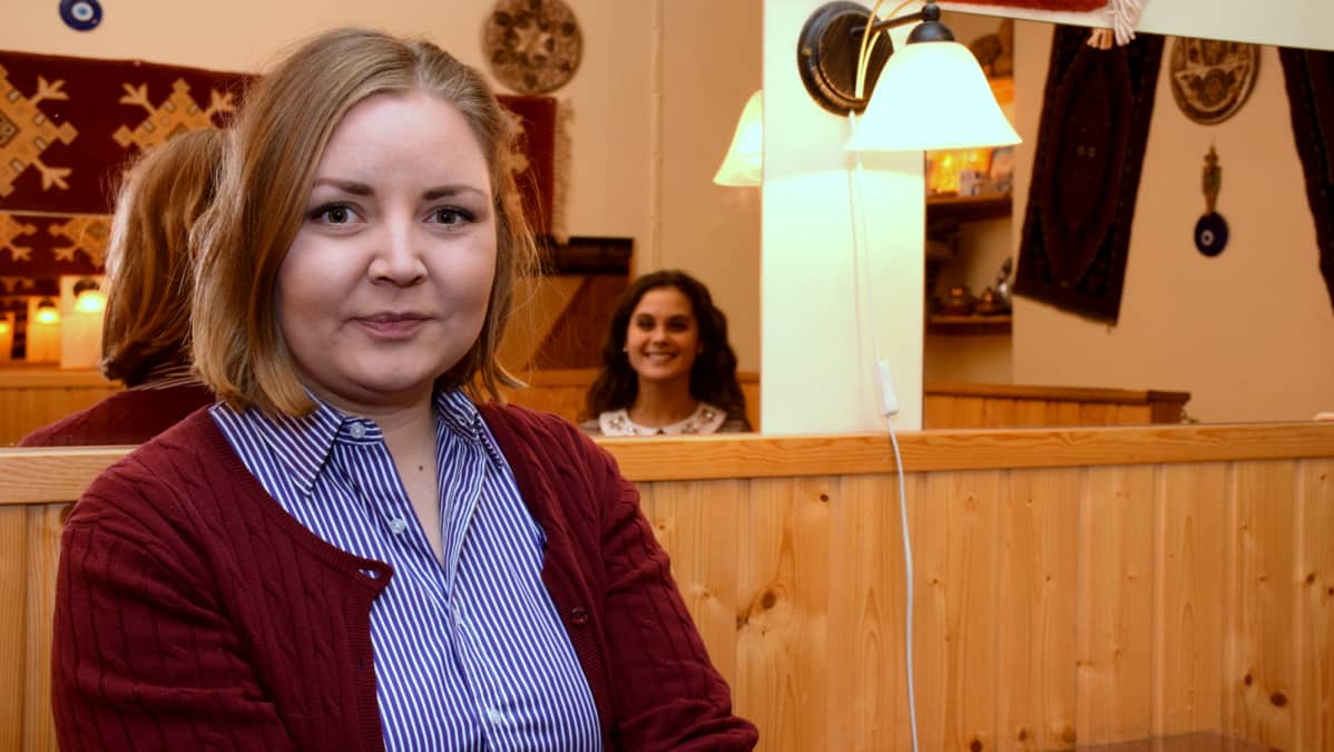 Derya Özgün ja Anni Puntila Bodrum kebabissa.