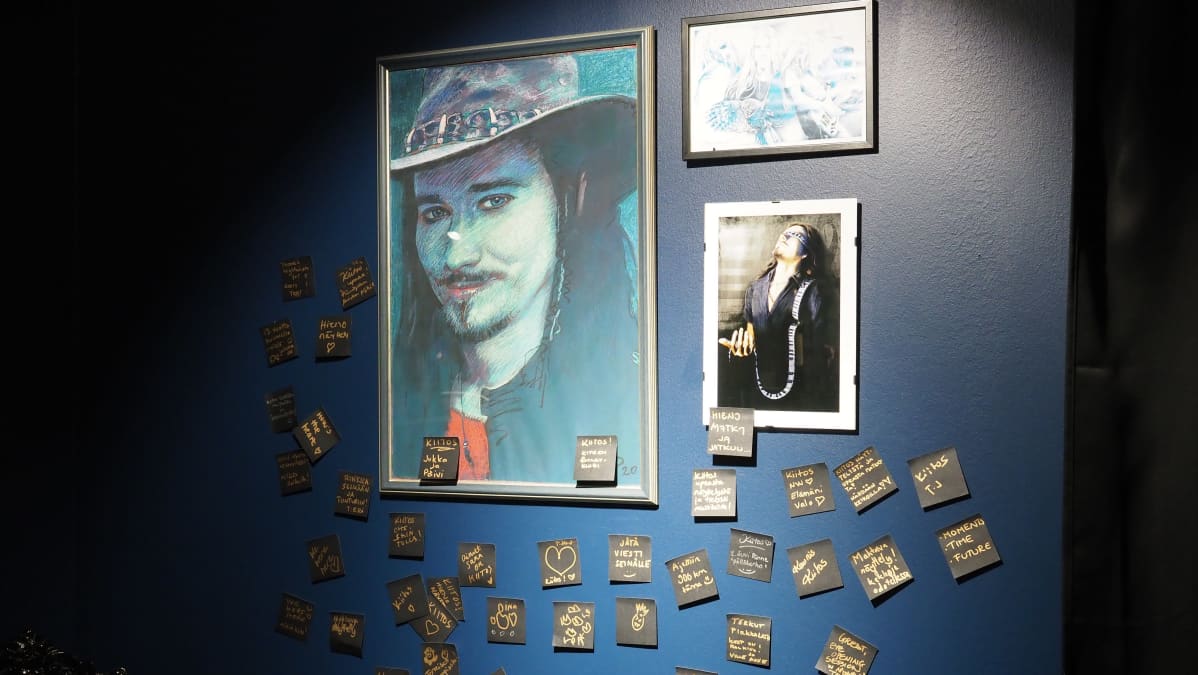 Kiteen Nightwish keskuksen näyttelytila, "faniseinä"