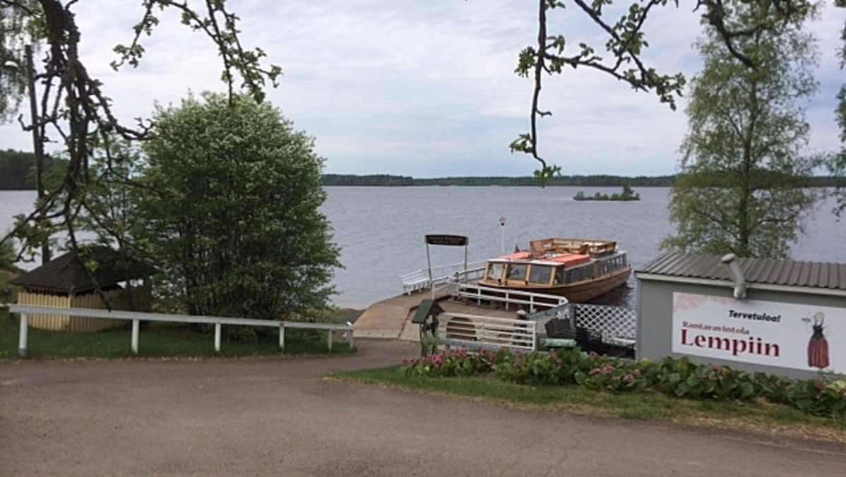 Vuohijärvi, Kouvola, Valkeala, vesibussi laiturissa, Repovesi