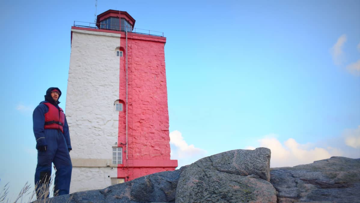 Utössä on Suomen vanhin majakkapaikka. Ensimmäinen majakka rakennettiin vuonna 1753. Se räjäytettiin Suomen sodassa. Nykyinen majakka rakennettiin samaan paikkaan 1814.