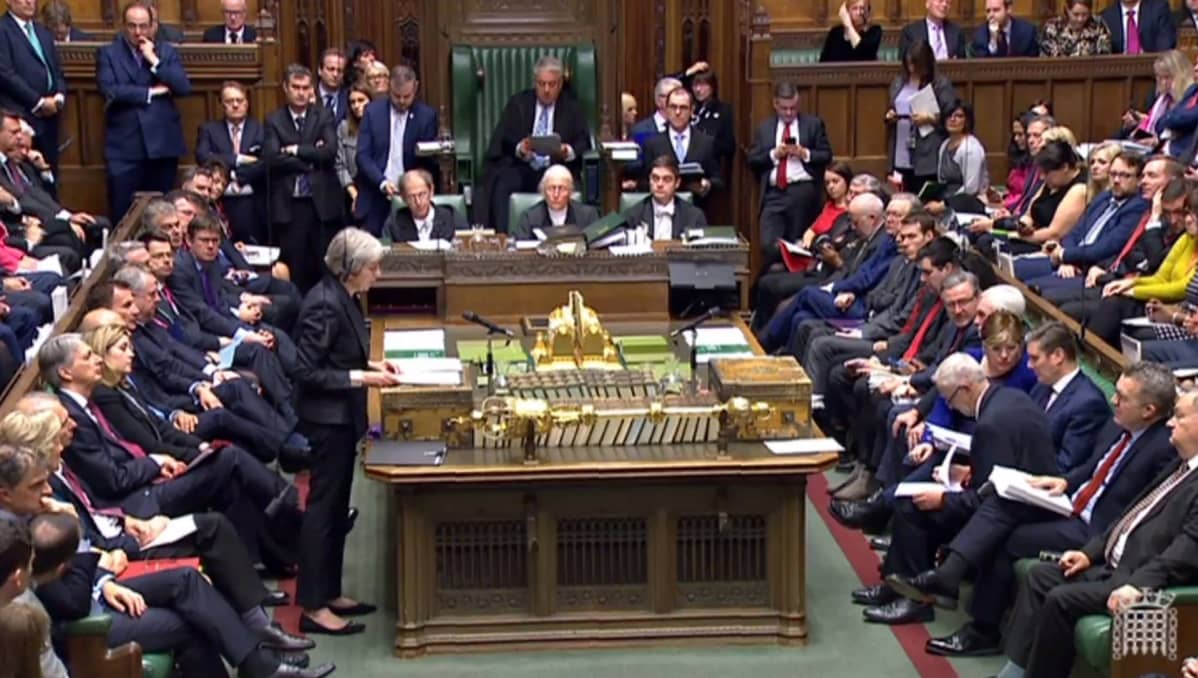 Theresa May antamassa lausuntoa parlamentille.