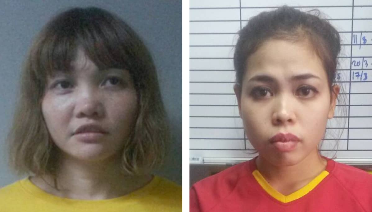 Pidätetyt ja Kim-Jong-namin murhasta epäillyt vietnamilainen Doan Thi Huong (vas.) ja indonesialainen Siti Aisyah.