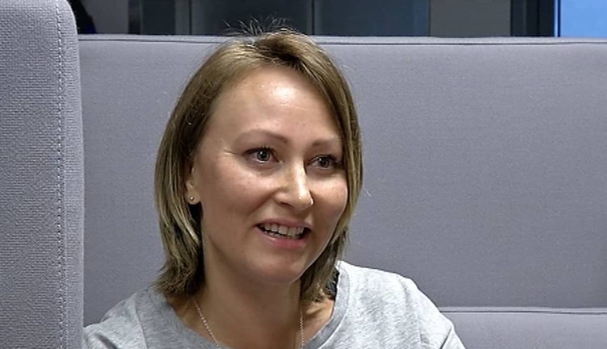 Sari Löllö opiskelee oppisopimuskoulutuksella johtajuutta.