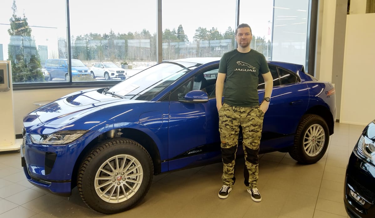 Elrávdnjebiila, sähköauto, Tony Bateman