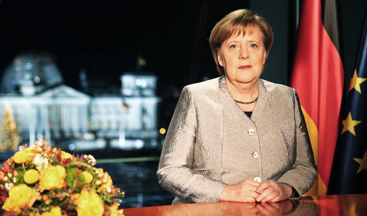 Angela Merkel pitämässä uudenvuodenpuhetta.