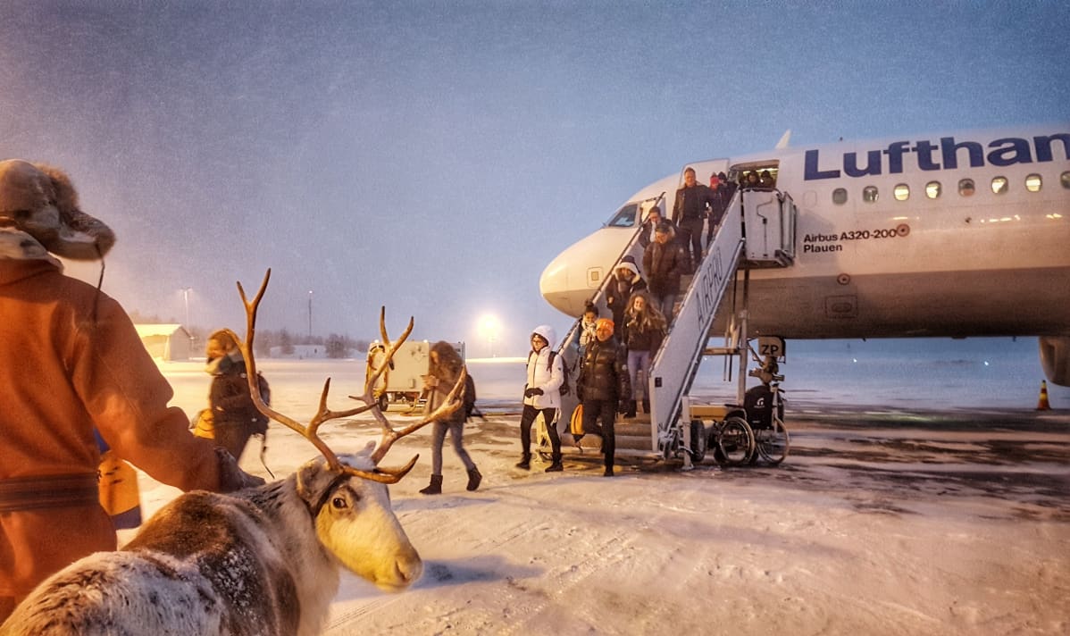 Lufthansan kone Kuusamon lentoasemalla 23.12.2017