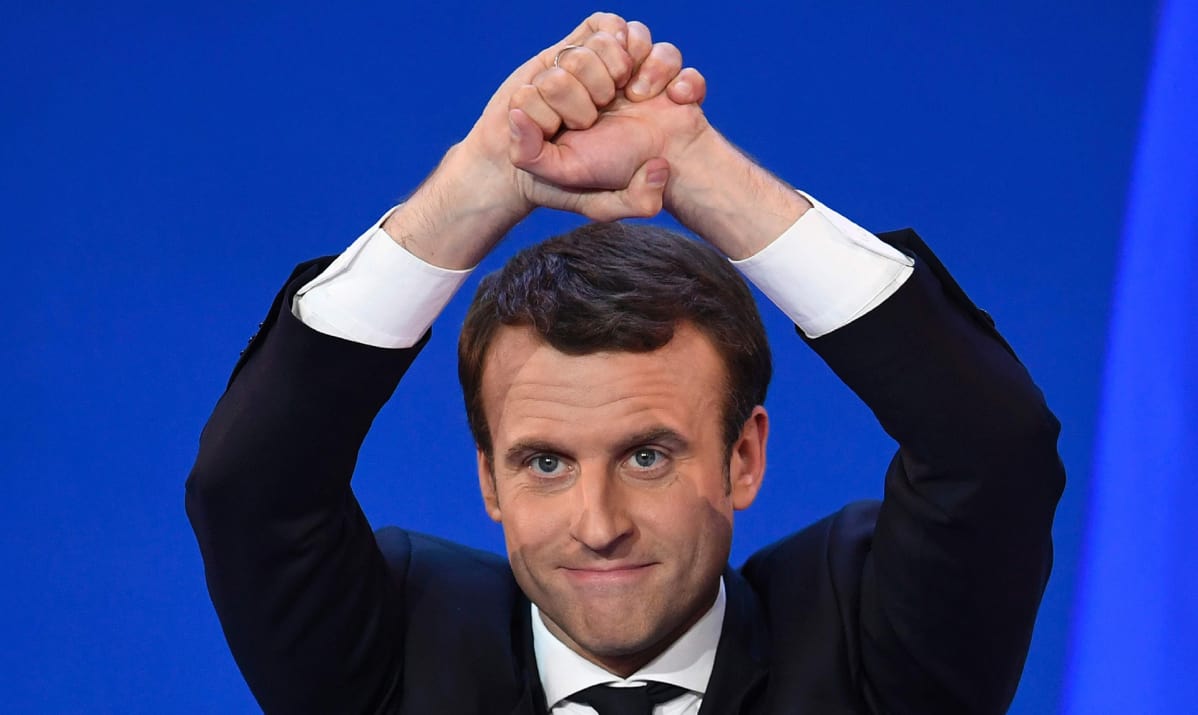 Emmanuel Macron tuuletti toiselle kierrokselle pääsyään.