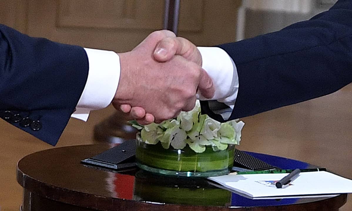 Hand shaking
