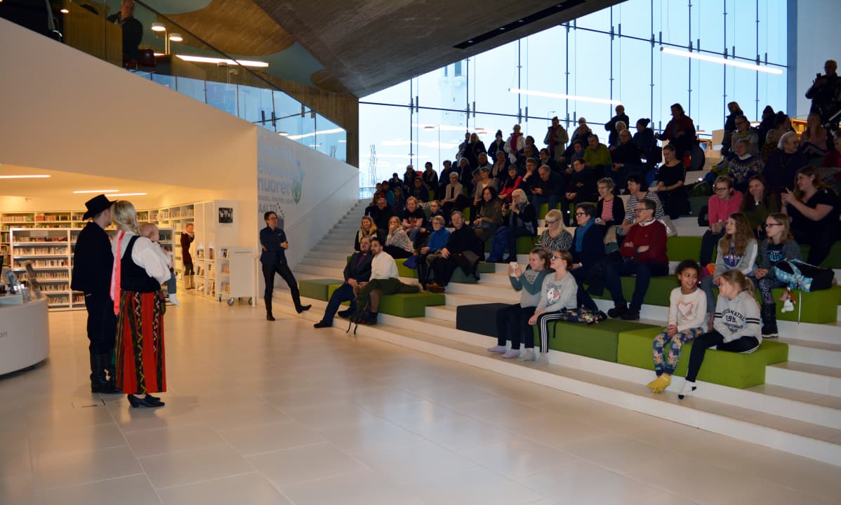 Meet and greet -tilaisuus keräsi Seinäjoen pääkirjastoon pari sataa fania tiistaina 29. tammikuuta.