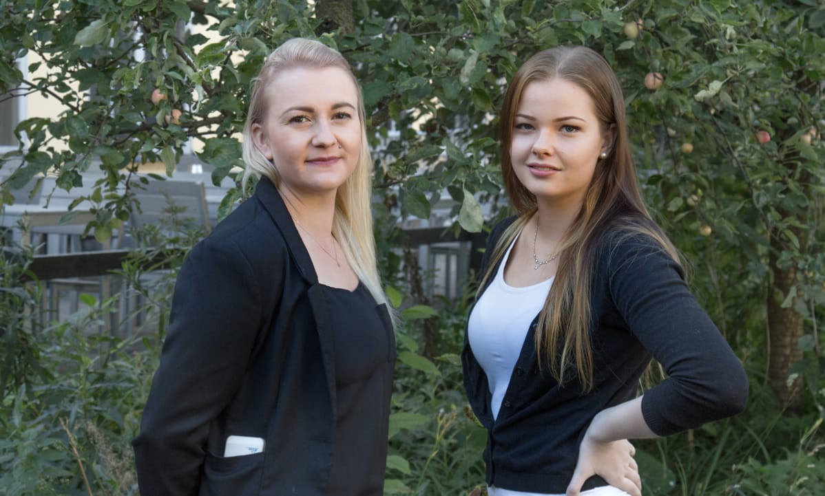 Miia Norvapalo ja Patricia Fisk ovat Cheer Up -dokumentin päähenkilöitä.