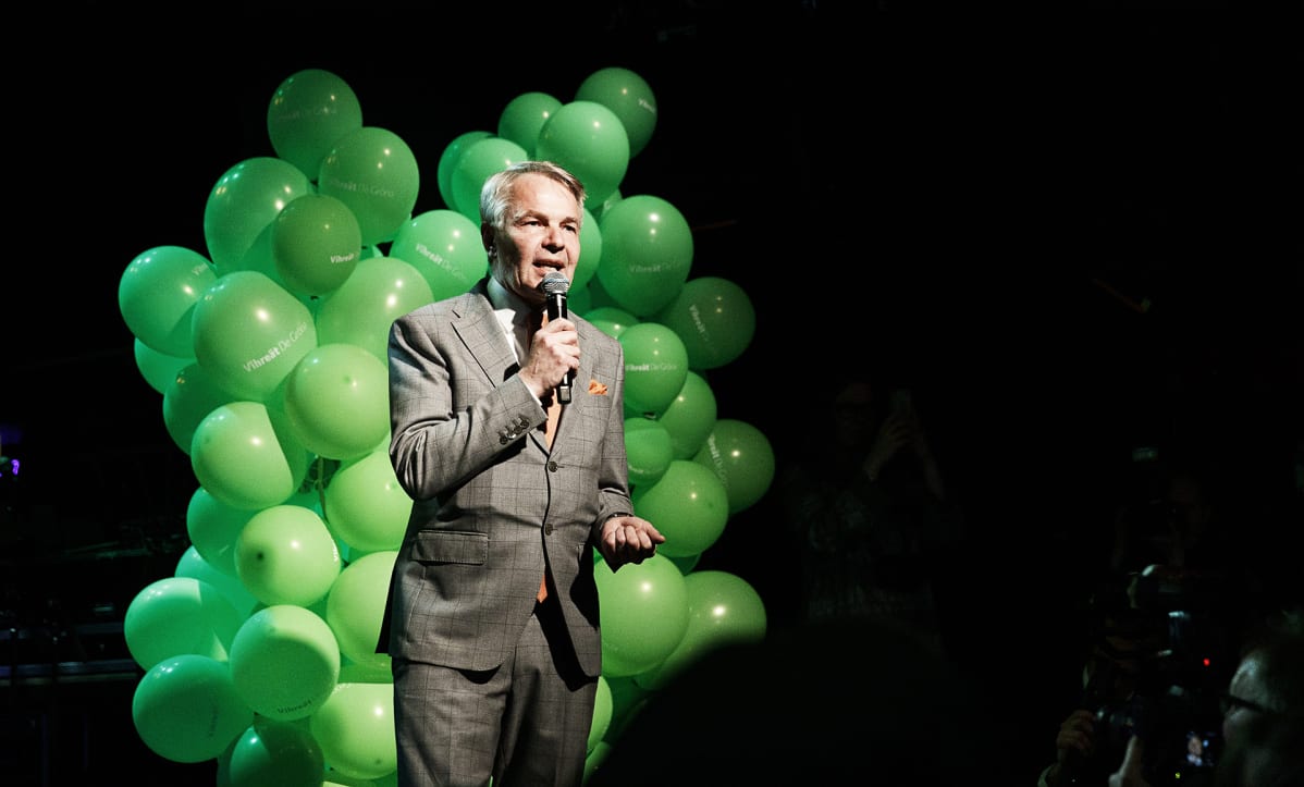 Vihreiden puheenjohtaja Pekka Haavisto puhuu puolueen vaalivalvojaisissa