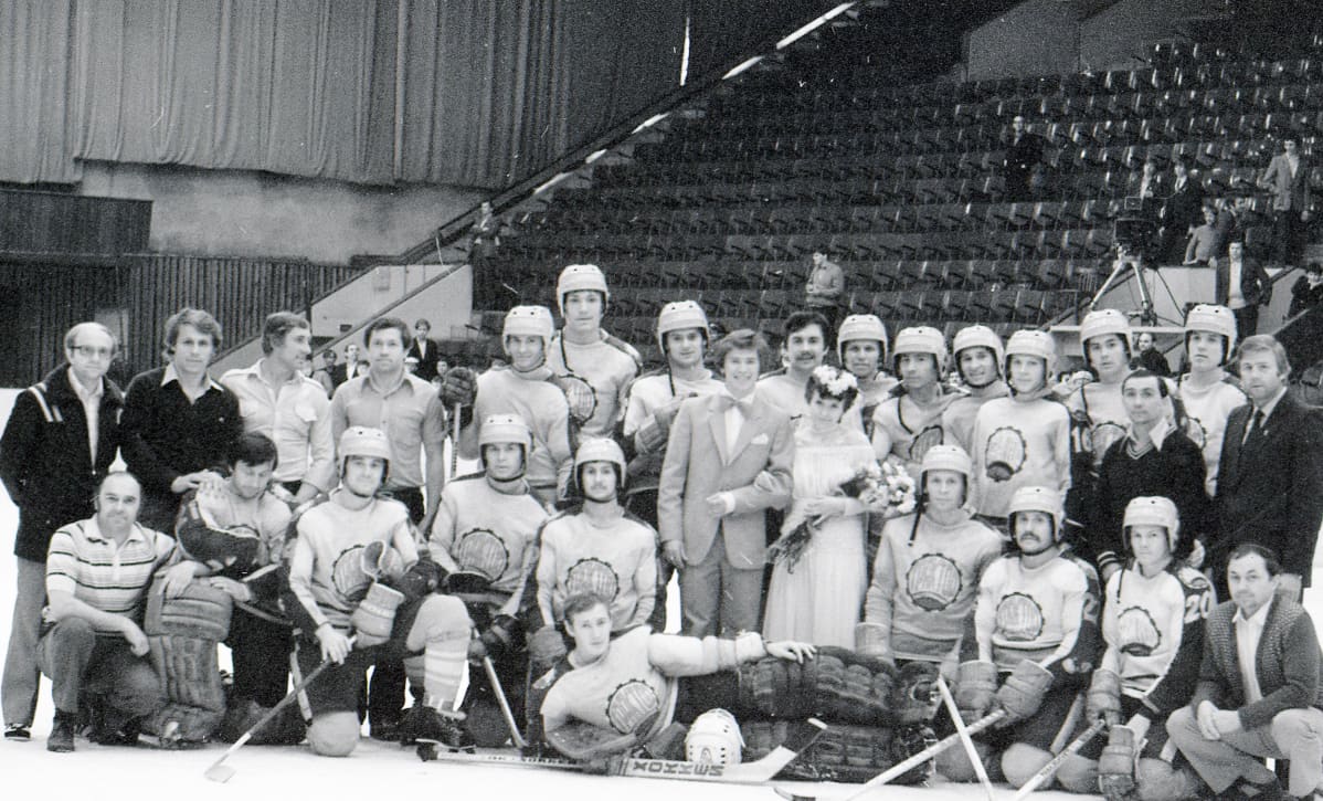 Vjatsheslav Bykov meni naimisiin vaimonsa Nadezhdan kanssa 8. toukokuuta 1982. Häitä juhlittiin Bykovin silloisen joukkueen Traktor Tsheljabinskin kanssa. Pari päivää myöhemmin Bykov muutti Moskovaan ja liittyi armeijajoukkue TsSKAan.