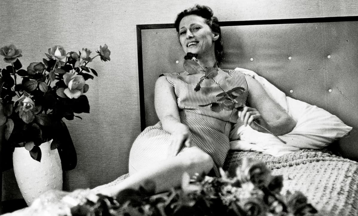 Balleriina Maya Plisetskaya hotellissaan.