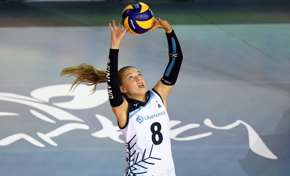 Kaisa Alanko lentopallon Suomi-Serbia-ottelussa lentopallon EM-kilpailuissa Ankarassa.