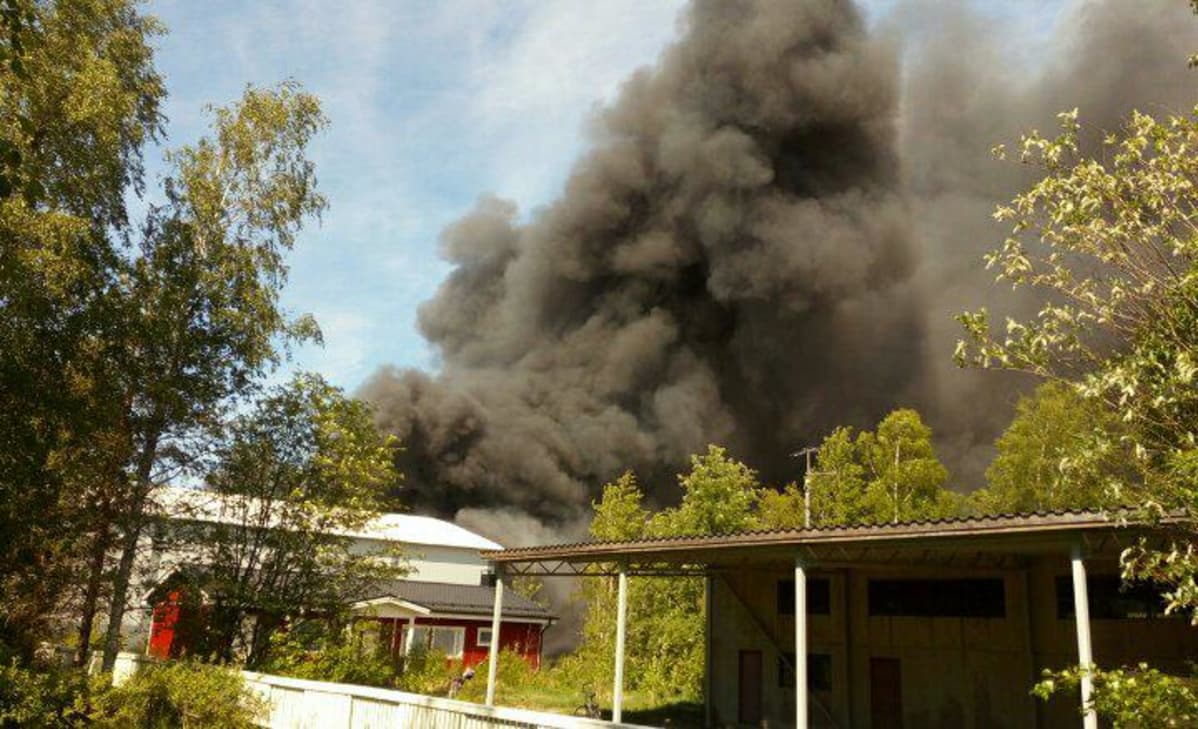 Halli palaa Kokkolan Indolassa.