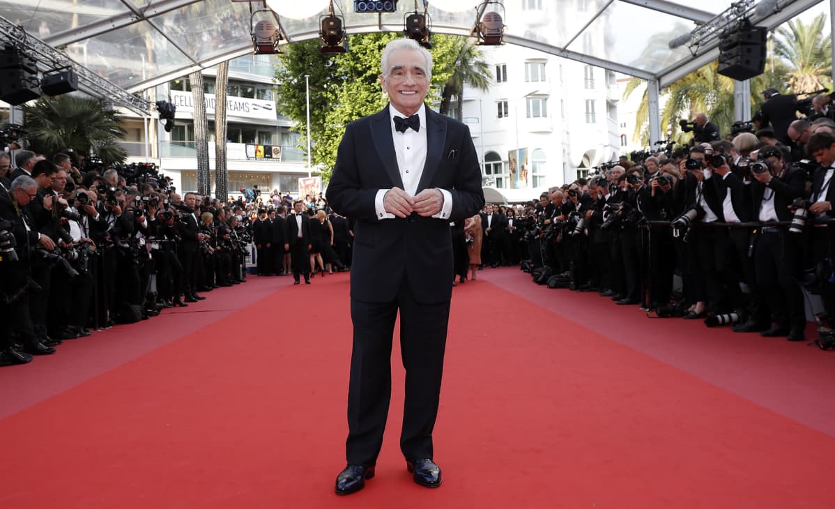 Ohjaaja Martin Scorsese saapumassa Cannesin elokuvajuhlien avajaisgaalaan.