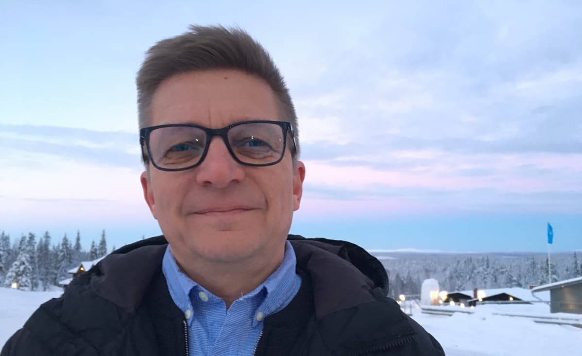Tomi Kuosmanen on Lapland hotels -yhtiön Länsikairan aluejohtaja.