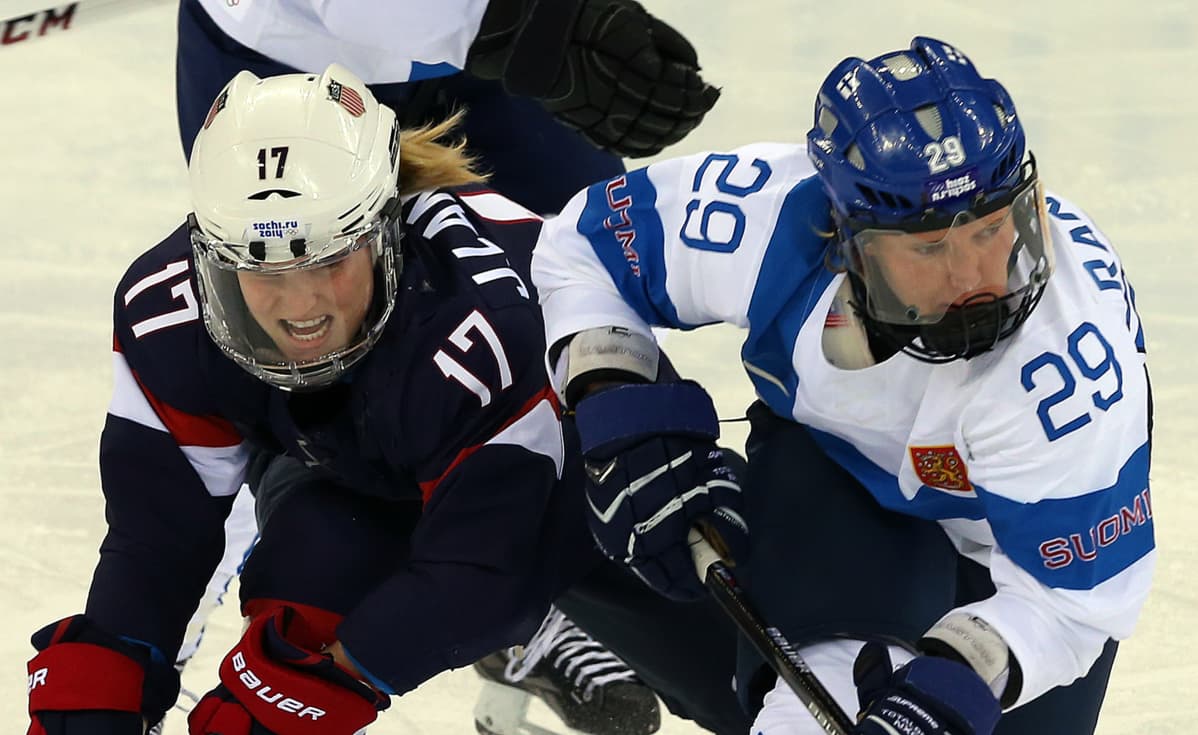 Yhdysvaltojen Jocelyne Lamoreux ja Karoliina Rantamäki.