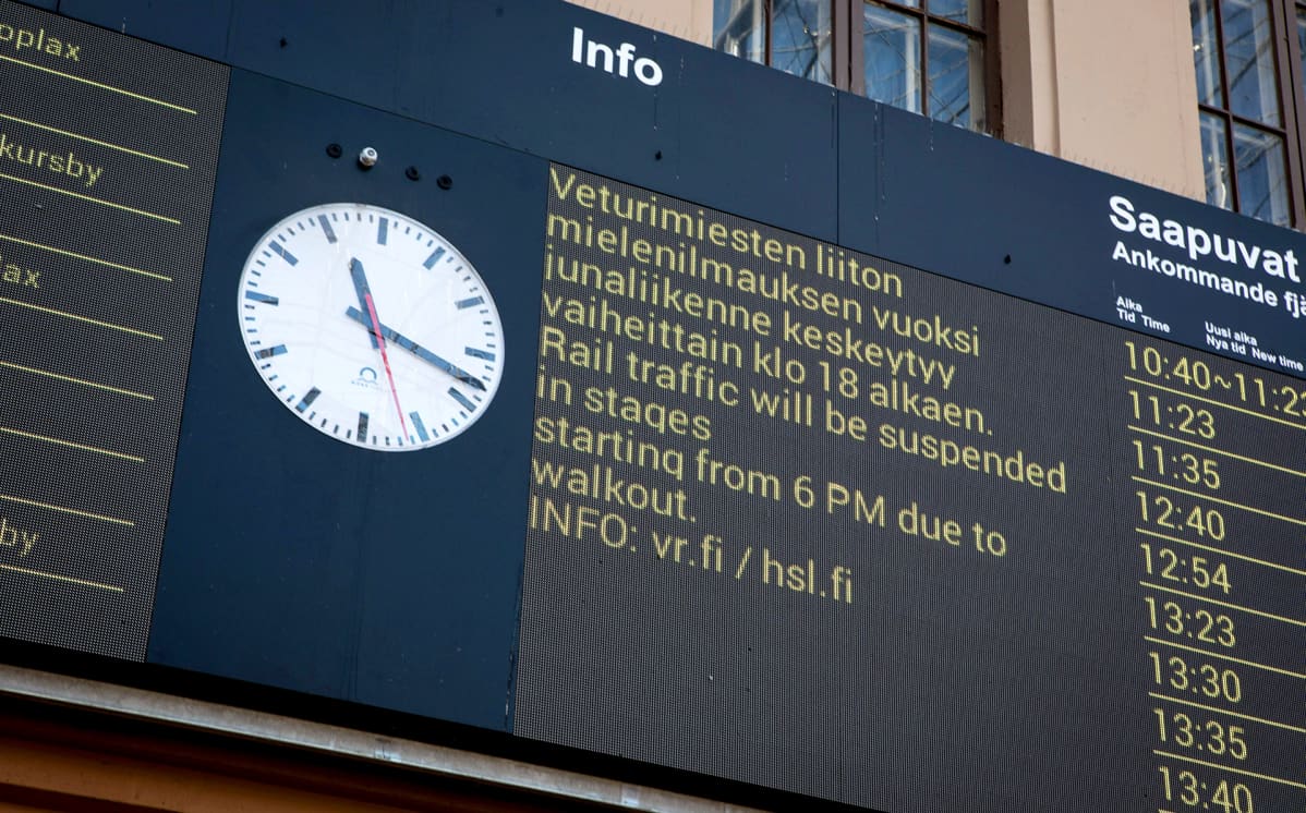 Lakkoilmoitus Helsingin rautatieasemalla 14. elokuuta