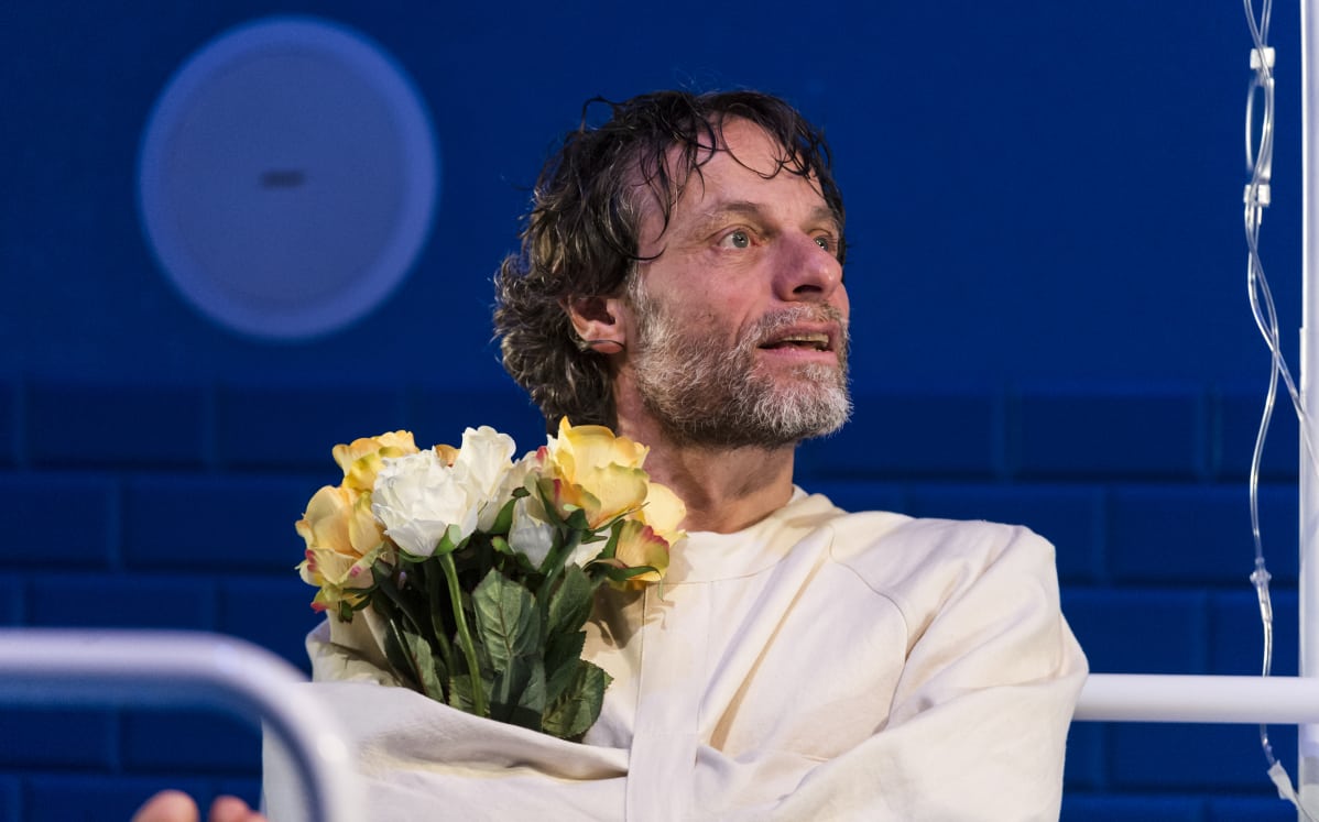 Shakespearen Perikles (Christophe Grégoire) matkaa halki myrskyisten merten.