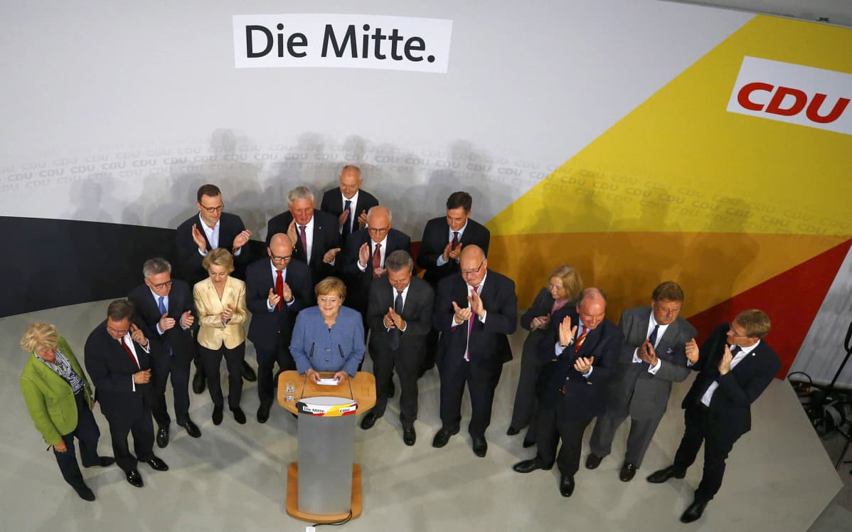 Saksan liittokansleri ja CDU:n puheenjohtaja Angela Merkel puhui kannattajilleen vaali-iltana puolueen päämajassa Berliinissä 24. syyskuussa.