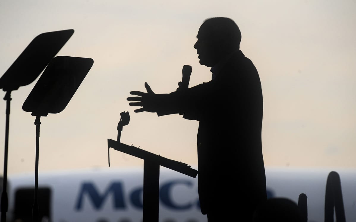 John McCain kampanjoimassa vuonna 2008.