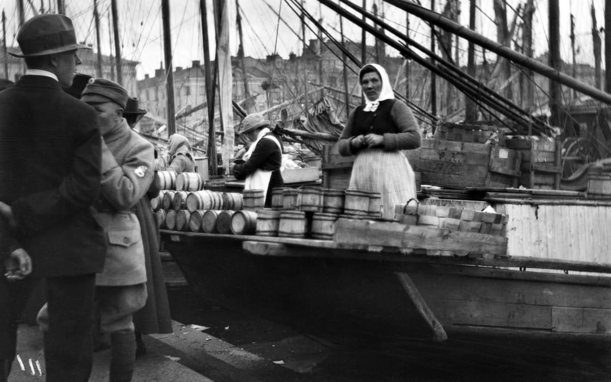 Syysmarkkinat kauppatorilla 1919.