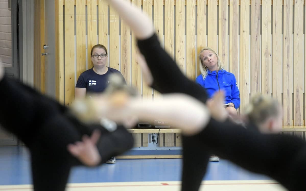 Teija Kukkala (vas.) ja Titta Heikkilä (oik.) Minetit