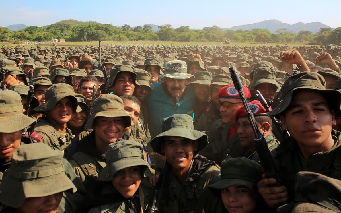 Presidentti Nicolás Maduro osallistui lauantaina sotilasnäytökseen El Paossa, Venezuelassa lauantaina.