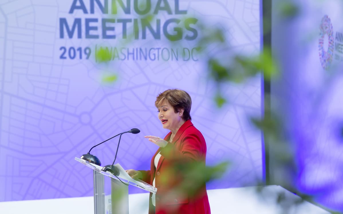 Kristalina Georgieva pitämässä puhetta IMF:n pääkonttorilla