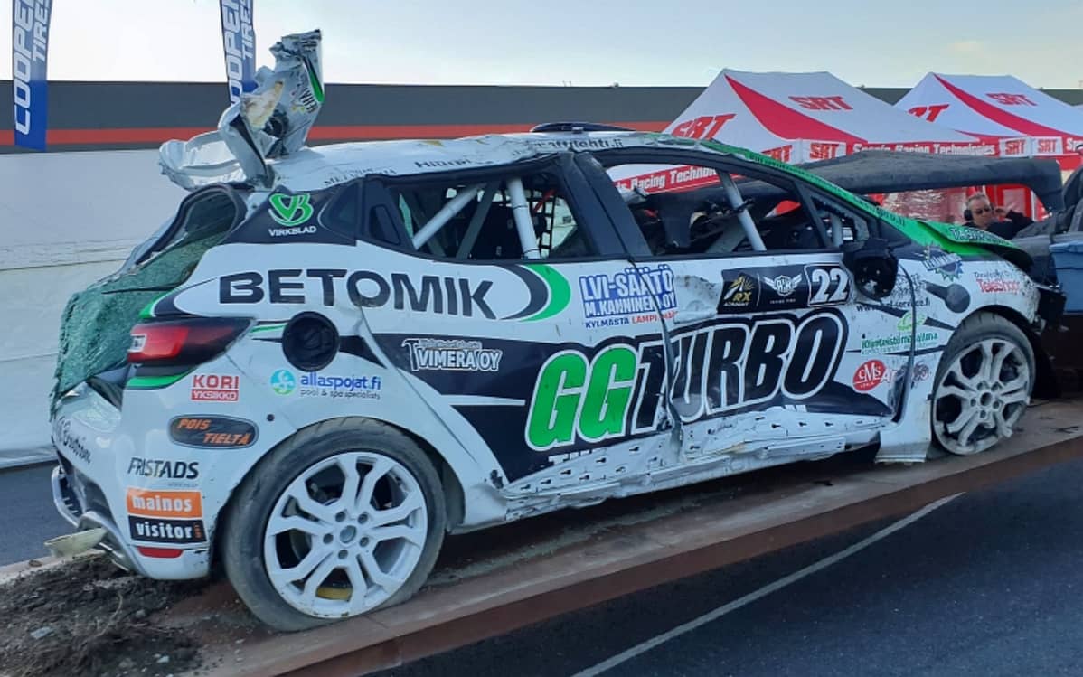 Sami-Matti Trogenin auto koki kovia Ruotsin Tierpissä.
