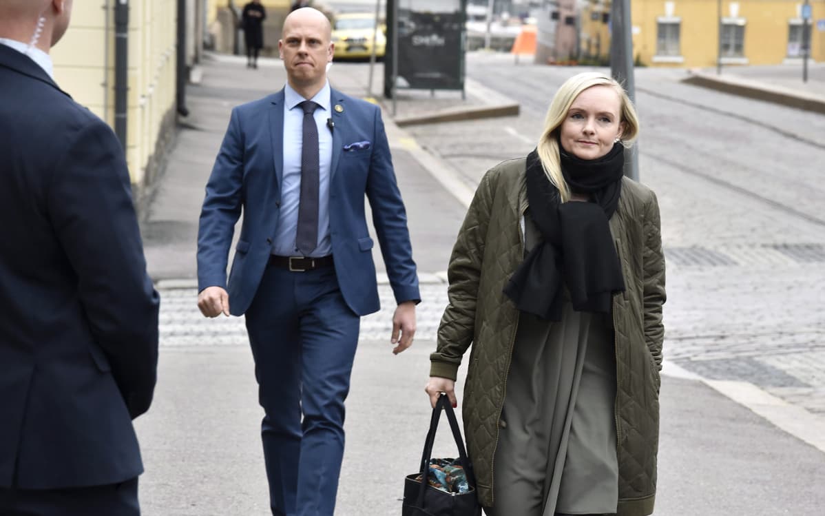Sisäministeri Maria Ohisalo (vihr.) saapuu Säätytalolle Helsingissä 4. toukokuuta