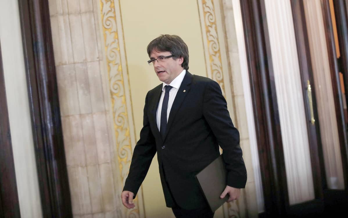 Carles Puigdemont saapui Katalonian alueparlamenttiin 10. lokakuuta.
