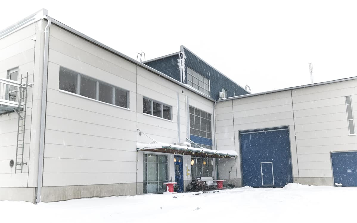 Ulkokuva Akun tehtaasta