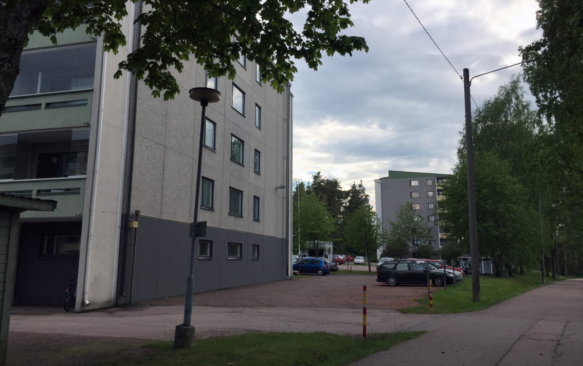 Kerrostaloja lähiössä