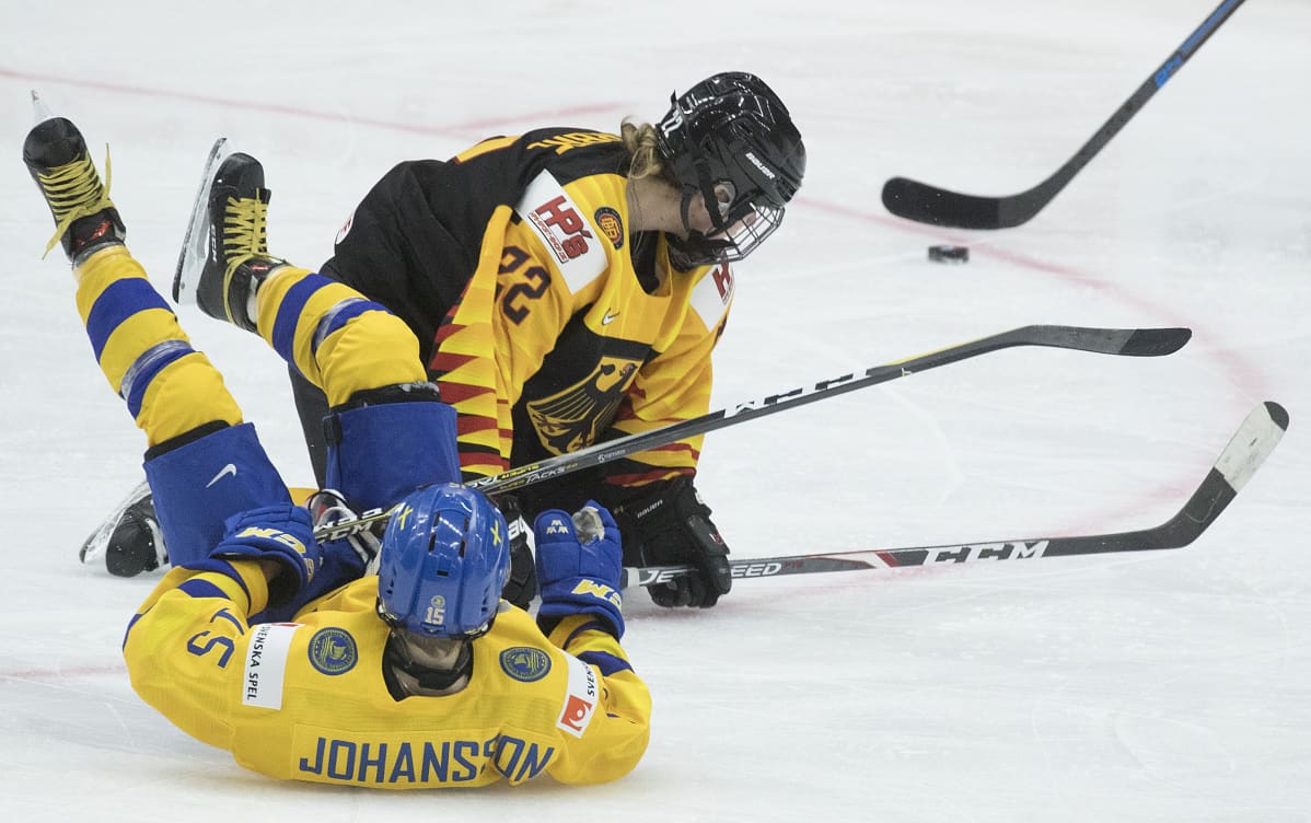 Jisa Johansson (vas.) ja Marie Delarbre