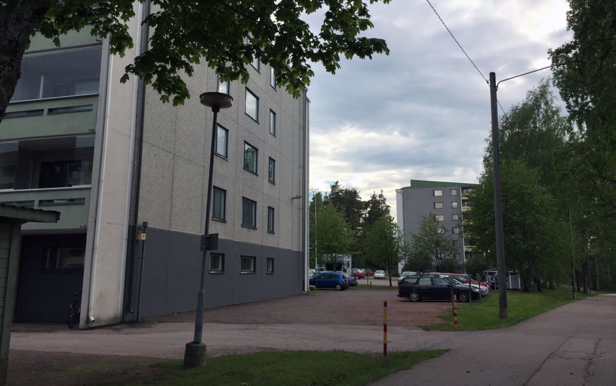 Kerrostaloja lähiössä