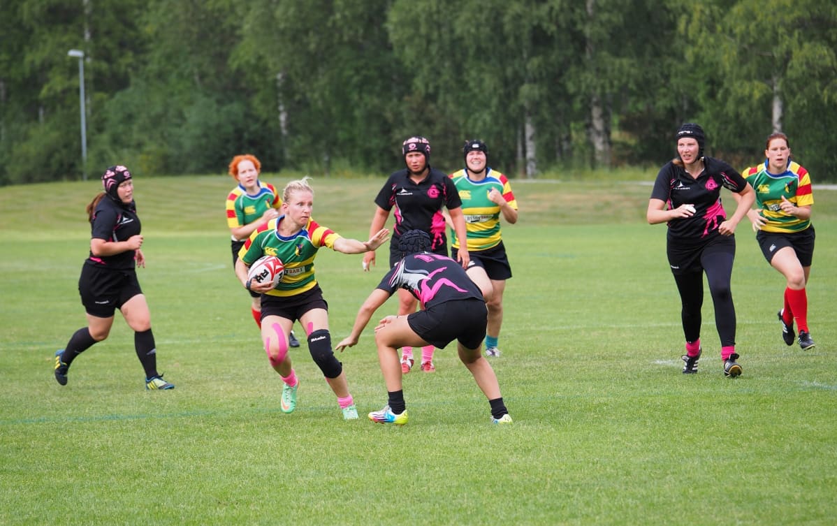 Eve Sapattinen Jyväskylä Rugby Clubin pelissä.