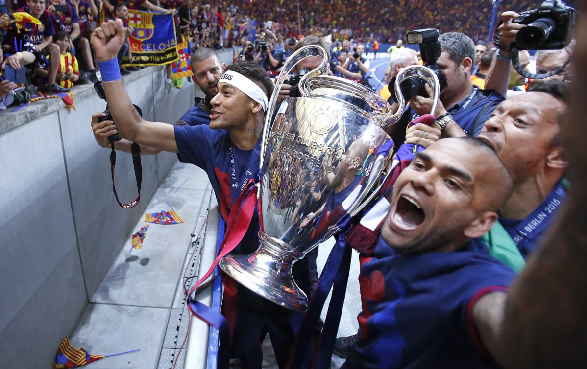 Neymar ja Dani Alves.