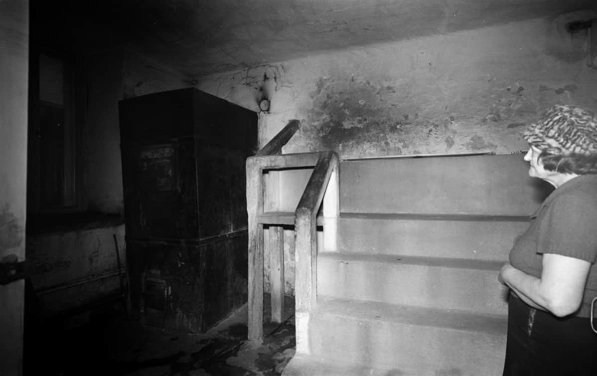 Näkymä Hernesaarenkadun saunan löylyhuoneeseen vuonna 1972.