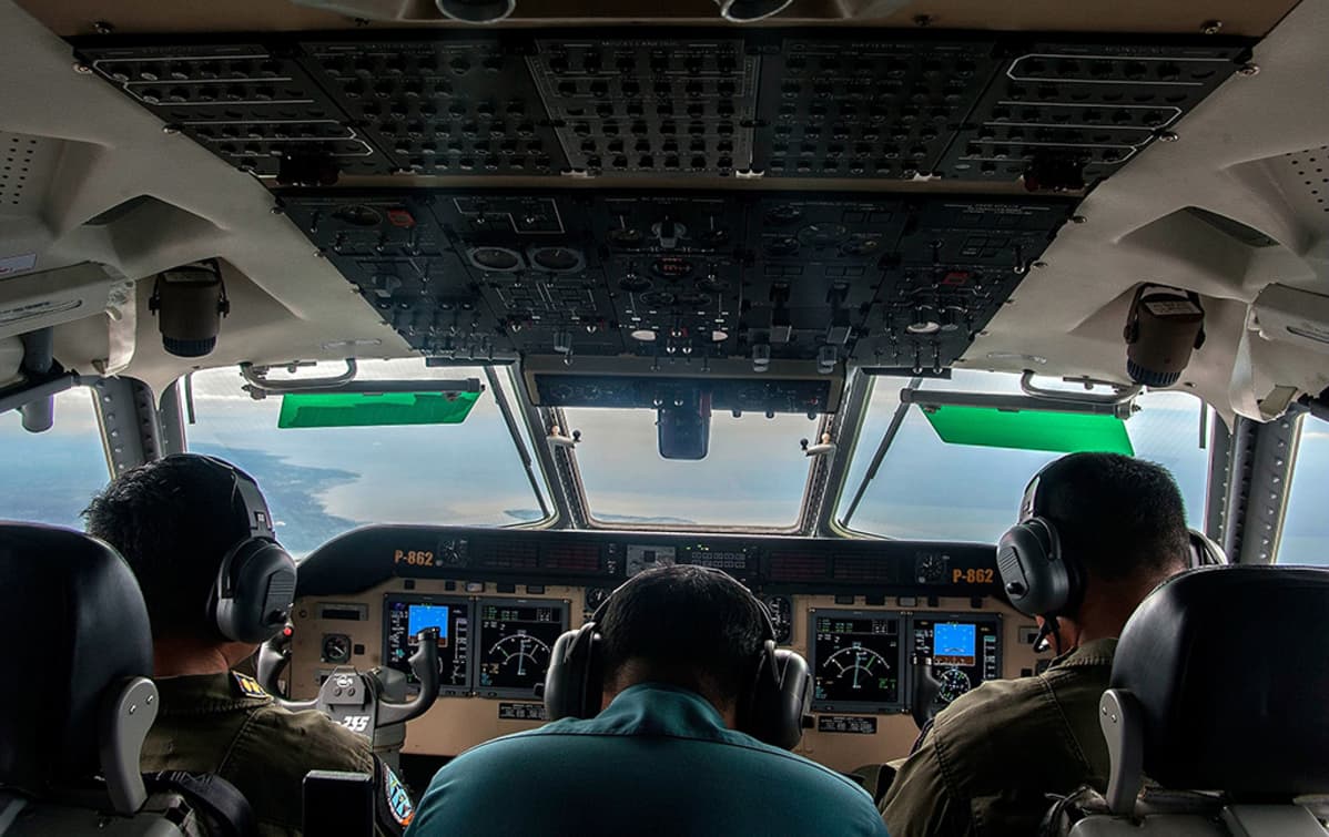 Indonesian armeijan ilmavoimat jatkoivat kadonneen Air Asia QZ8501 -koneen etsintöjä Jaavanmeren alueella 29. joulukuuta 2014.