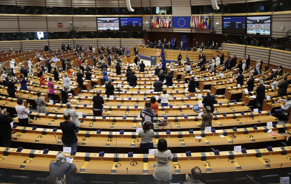 Kuvassa Euroopan parlamentti Brysselissä.