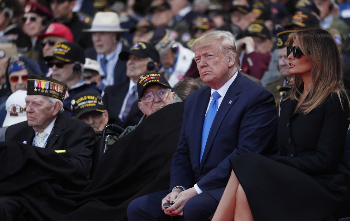 Donald Trump ja Melania Trump muistotilaisuudessa.