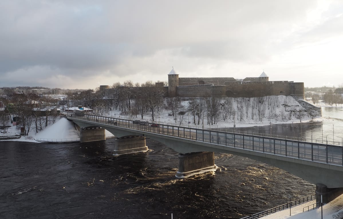 Narvan erottaa Venäjästä vain lyhyt silta.