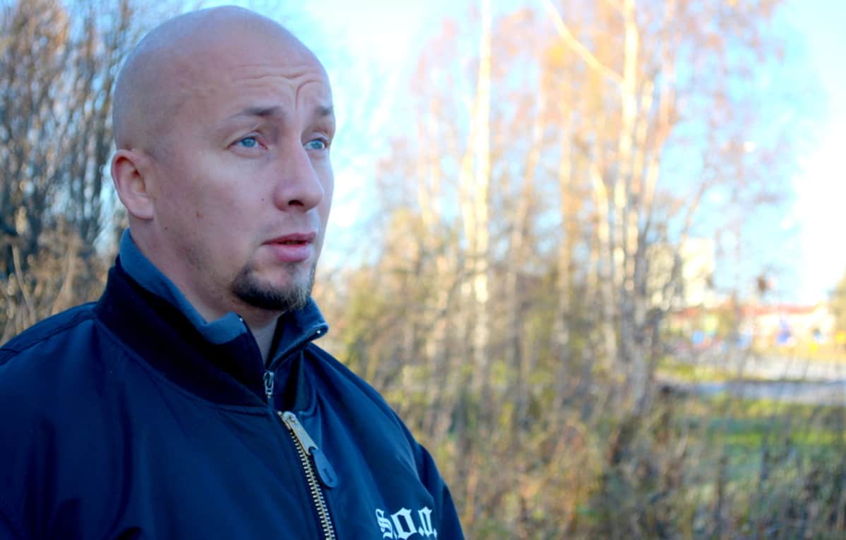 Marko Mäki Odinin sotureiden katupartiosta.